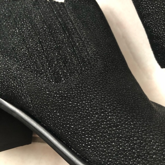 NEW Dolce Vita Textured Ankle Pointed Toe Booties - Picture 3 of 8